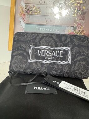 NWT Versace Black Jacquard Milano Zip Clutch wallet with dust bag